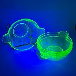 4 Vtg Anchor Hocking Pillar Optic Uranium Glass Berry Bowls - Shell Fan Handles